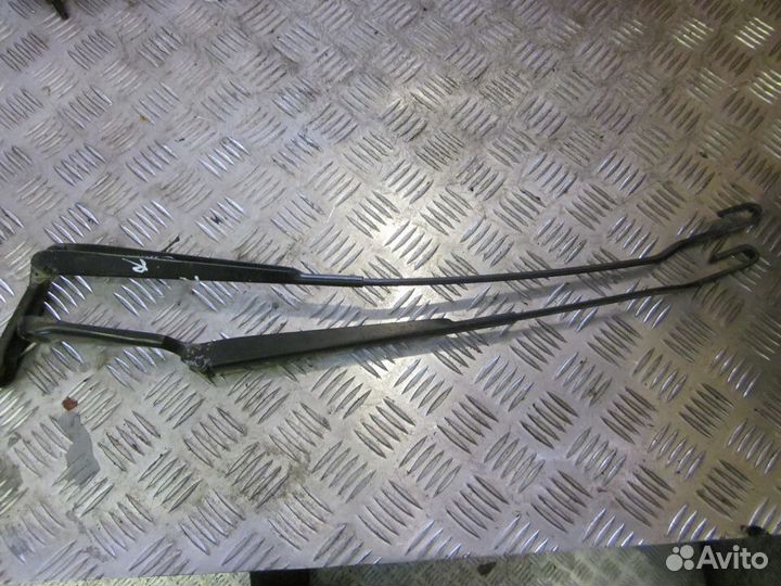 Поводок переднего стеклоочистителя Шкода Октавия
