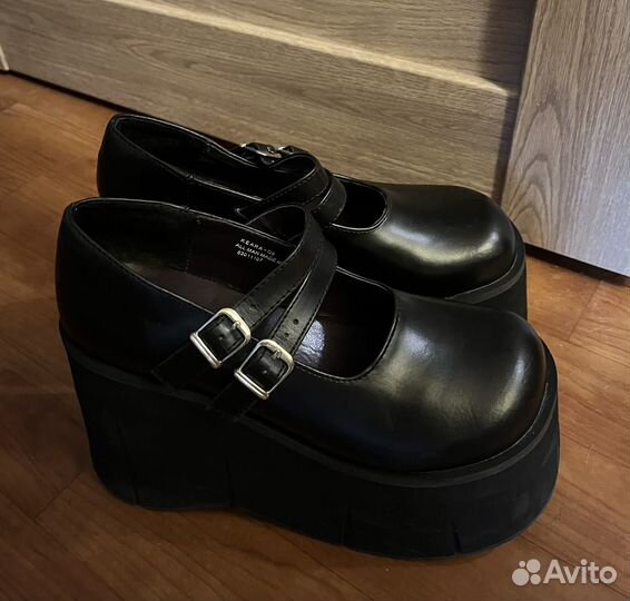 Туфли Demonia на высокой платформе 37р