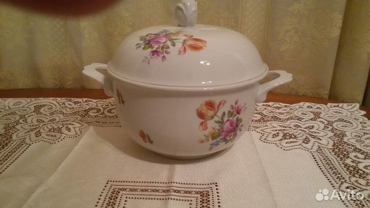 Овальные чашки и супница из гдр