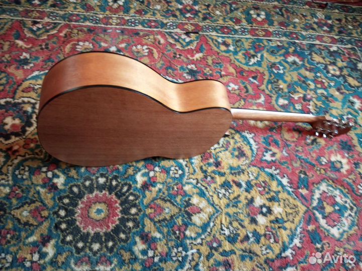 Акустическая гитара