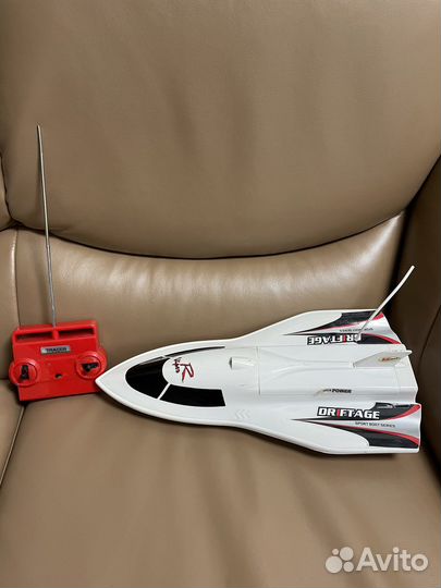 Катер на радиоуправлении