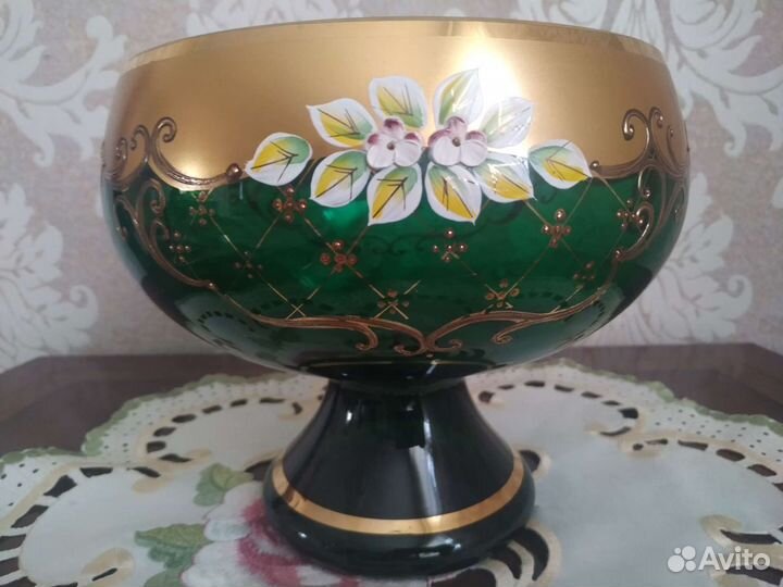 Ваза для фруктов на ножке