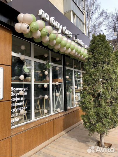 Оформление шарами входной группы, витрин