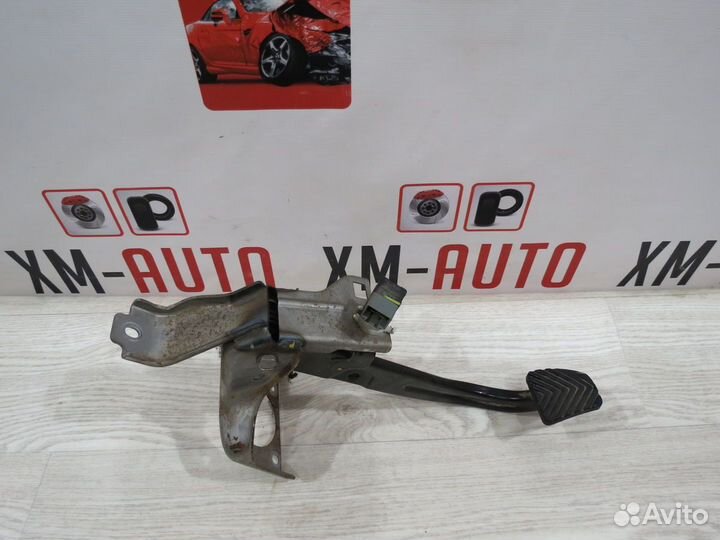 Педаль тормоза Hyundai Solaris