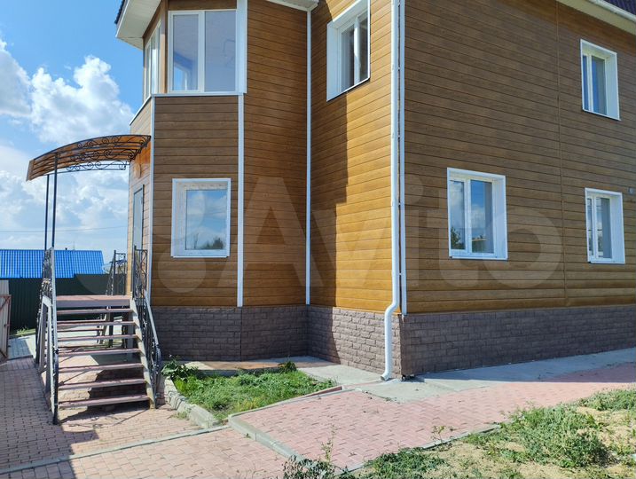 Коттедж 340 м² на участке 15 сот.