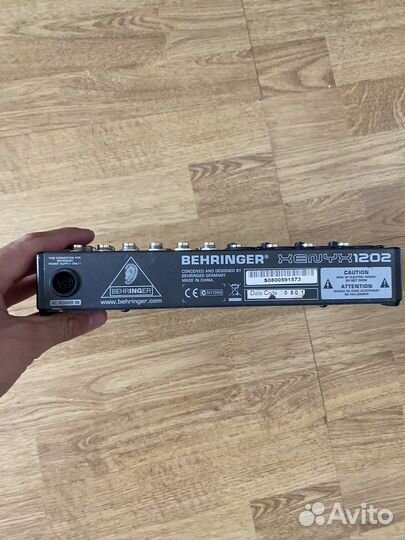 Микшерный пульт behringer