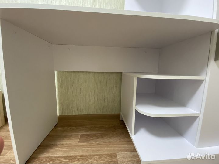 Письменный стол