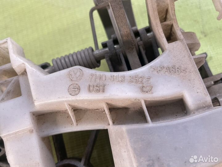 Ручка сдвижной двери наружная правая Vw T5