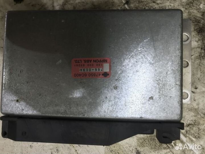 Блок управления ABS Nissan Serena