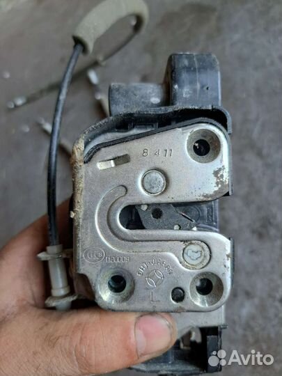 Замок двери передний левый Nissan Teana