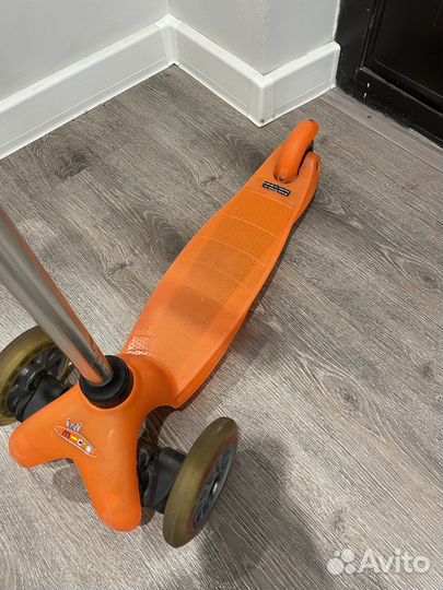 Детский самокат Mini Micro трехколесный