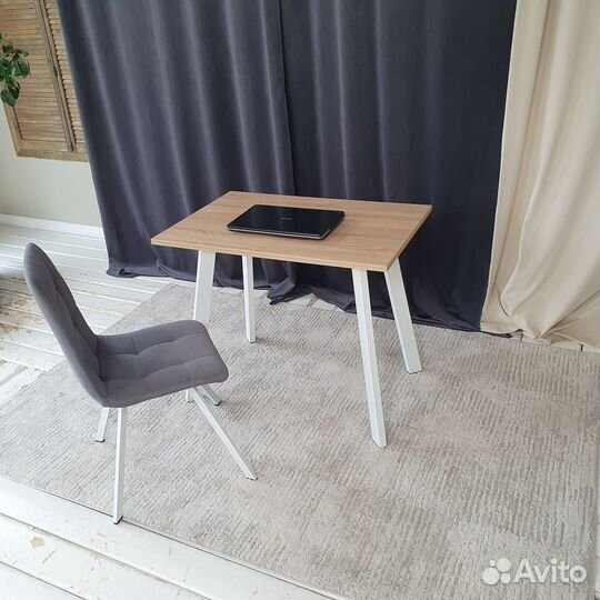 Компьютерный стол Ник Дуб 90*60 см. Белые ножки