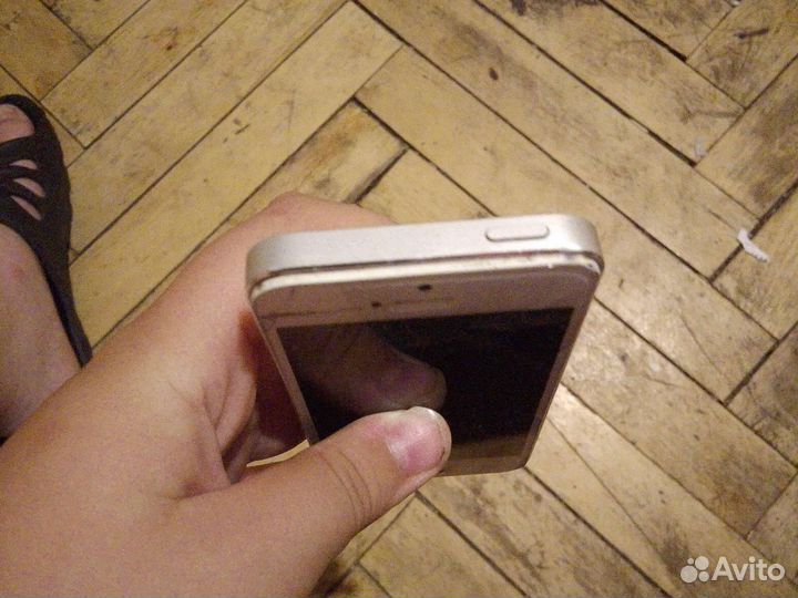 Телефон iPhone 5