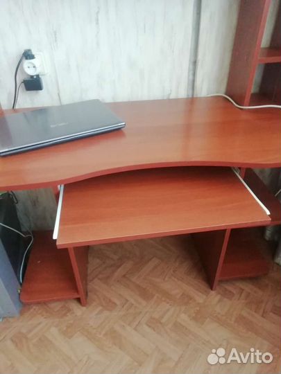 Компьютерный столик для ноутбука и компьютера