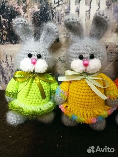 Вязаные зайцы и котики
