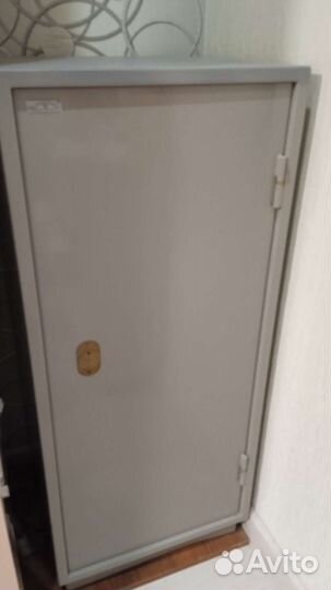 Сейф металлический