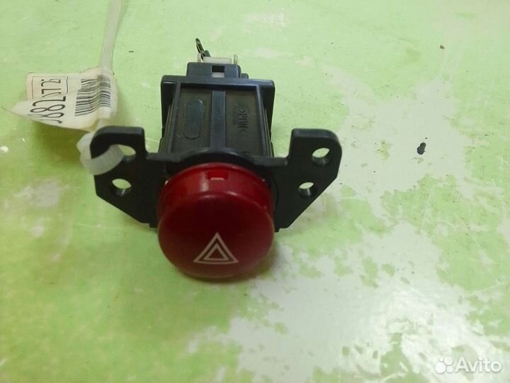 Кнопка аварийной сигнализации Suzuki Grand Vitara