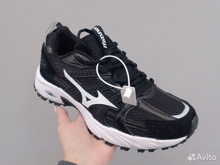 Кроссовки мужские Mizuno Voltage