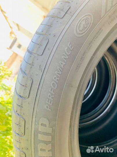 Goodyear EfficientGrip Performance 215/55 R17 94V