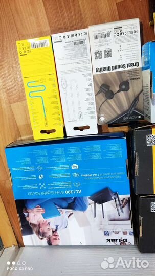 Пустые коробки от зарядок приставки роутера наушни