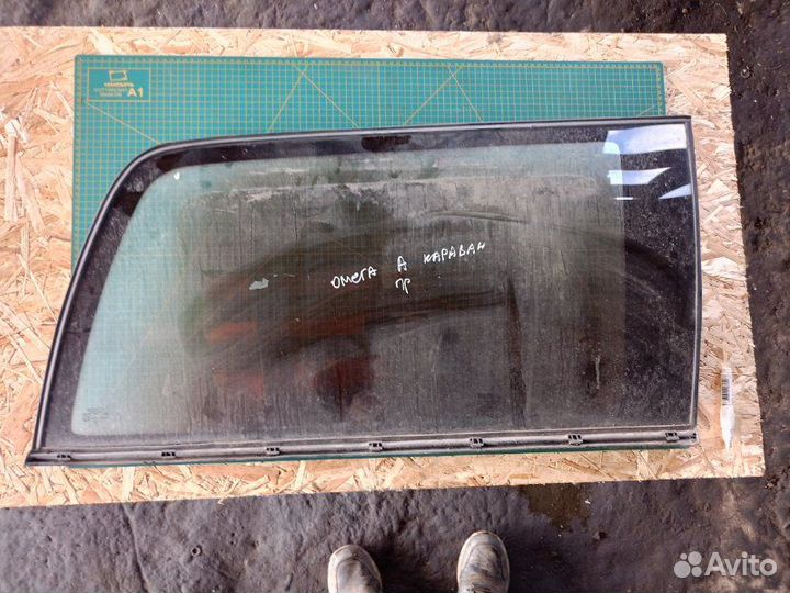 Стекло багажника правое Opel Omega A caravan