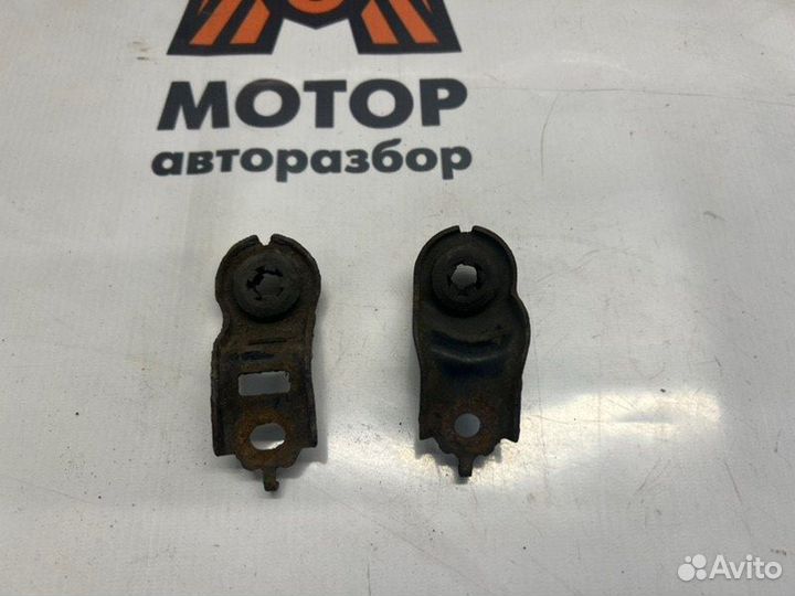 Кронштейн радиатора Toyota Avensis 2 250 1zzfe