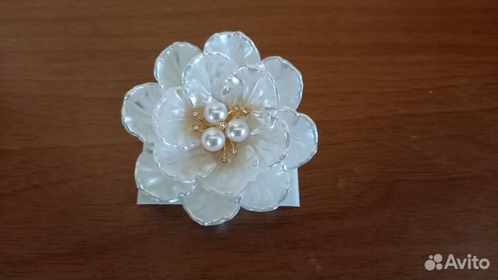 Брошь с жемчужинами