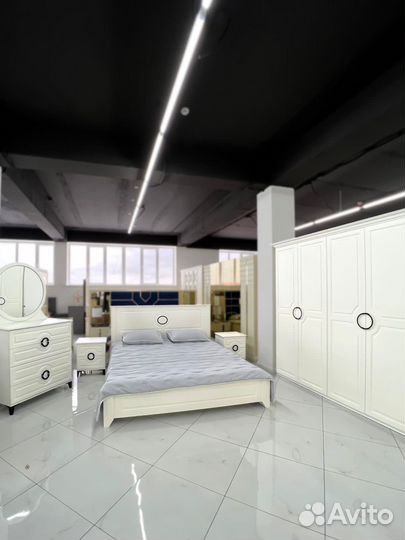 Спальный гарнитур