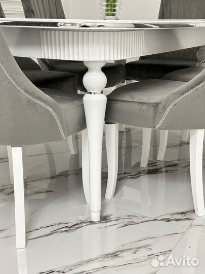 Столы и стулья