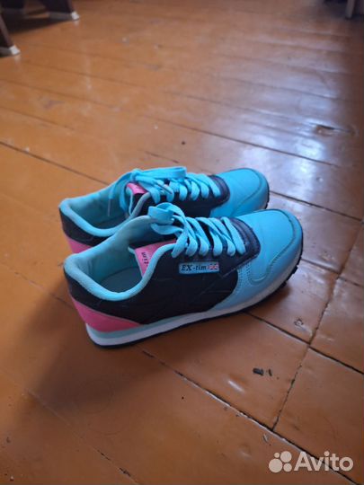 Кроссовки женские 37 размер