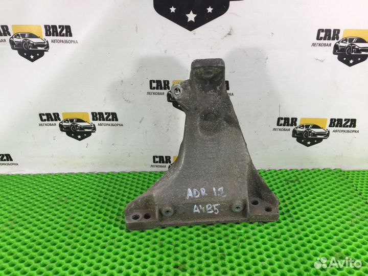 Кронштейн двигателя правый R