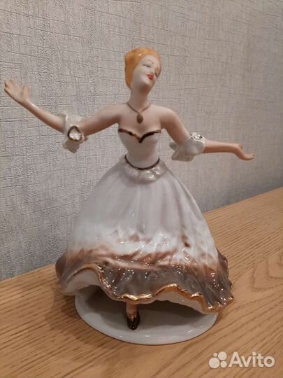 Фарфоровые статуэтки