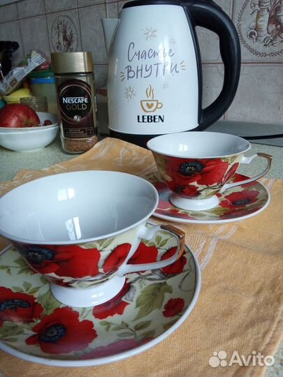 Тарелка для 2-ых блюд,десертов.Чашки с блюдцами