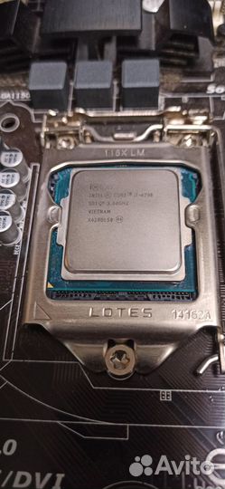 Материнская плата с процессором и памятью