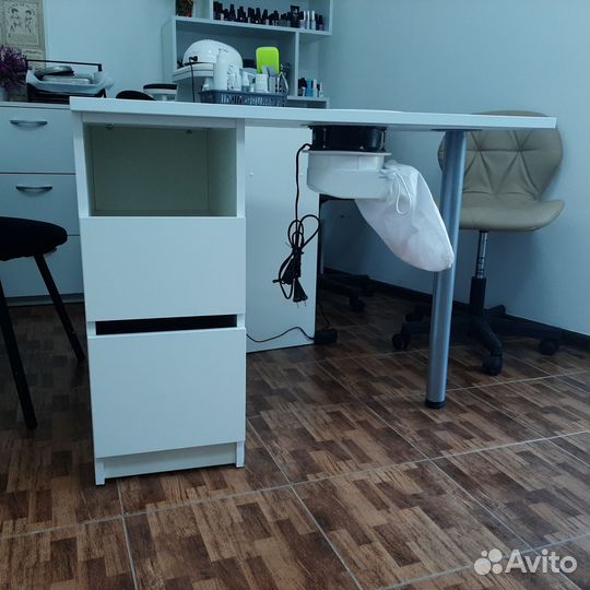 Продам маникюрный стол