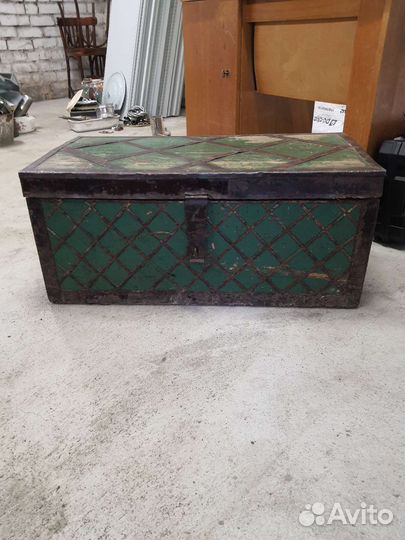 Сундук деревянный старинный