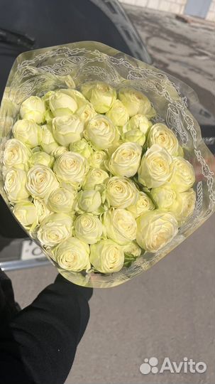 Кустовые розы букет