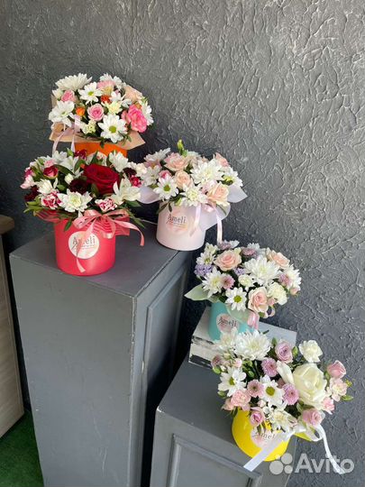 Букет цветов в шляпных коробках