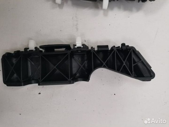 Крепление бампера переднее правое Hyundai Solaris