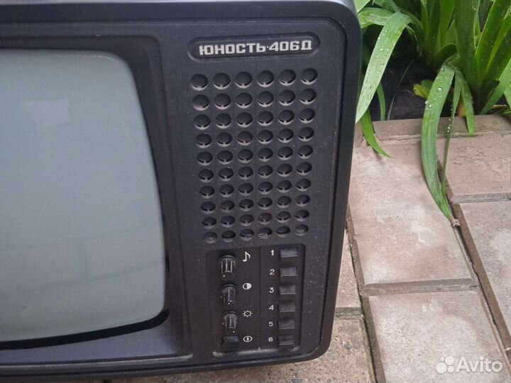 Телевизор юность 406д