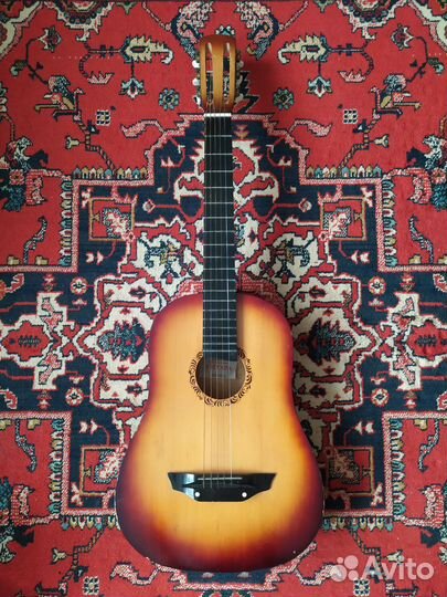 Акустическая гитара