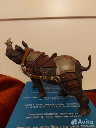 Фигурка носорога schleich большая
