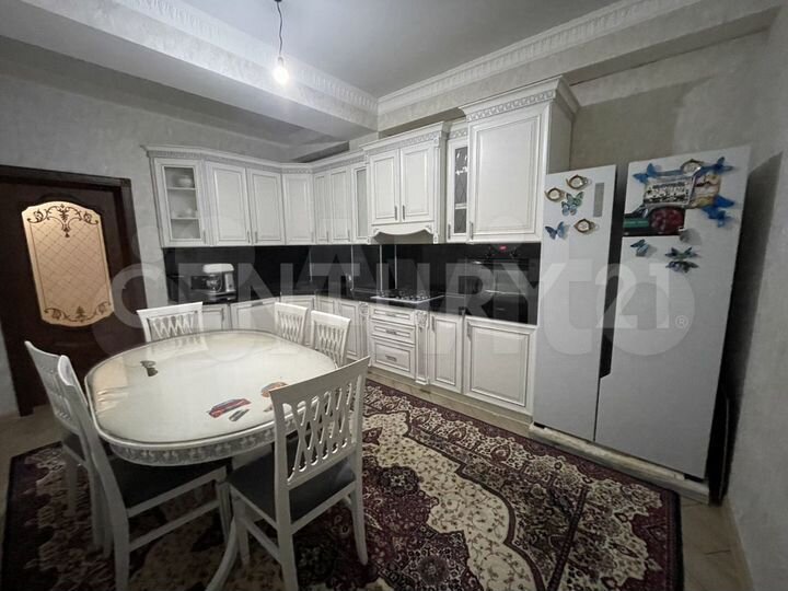 2-к. квартира, 74 м², 2/10 эт.