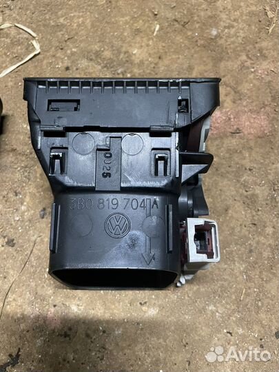 Дефлектор в торпеду Volkswagen Passat B5