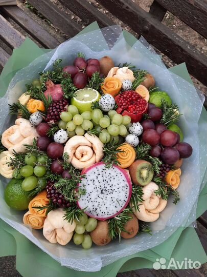 Букет из фруктов и сухофруктов