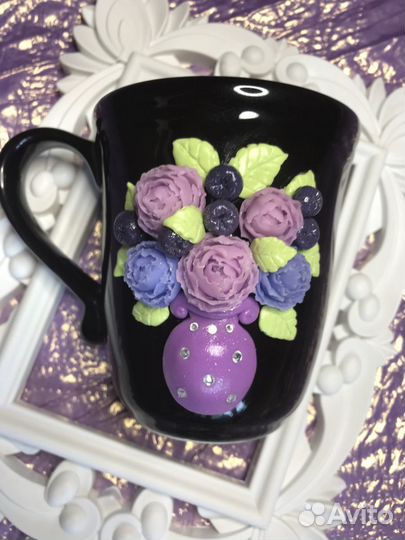 Кружка с декором из полимерной глины и кристаллов