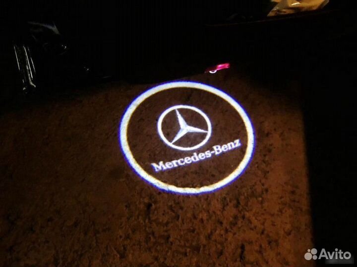 Проекция Mercedes в штатное место