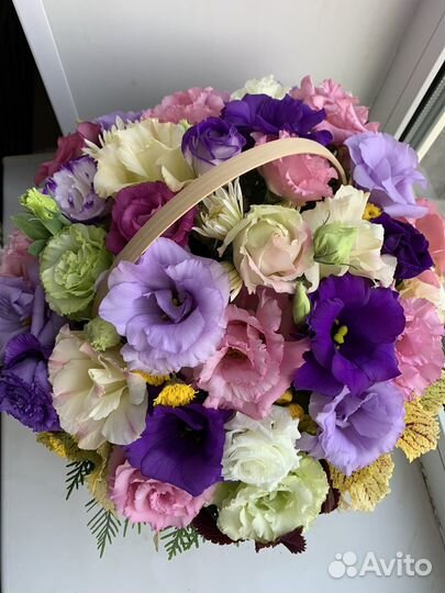 Композиция из живых цветов