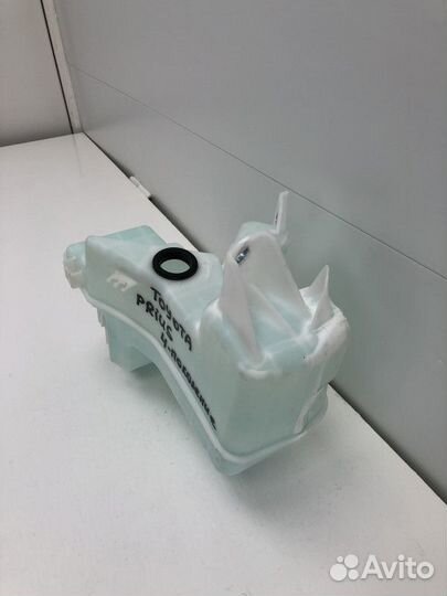 Бачок омывателя Toyota Prius 4 (XW50)