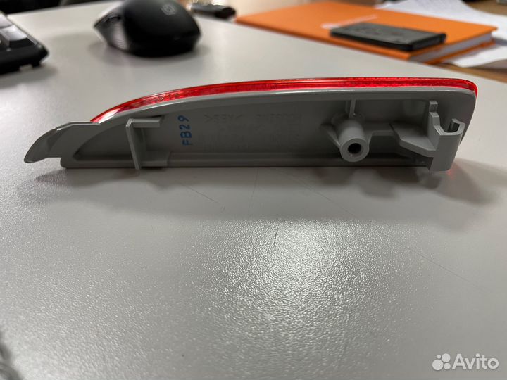 Отражатель заднего бампера правый Mazda 3 / 5 / 6